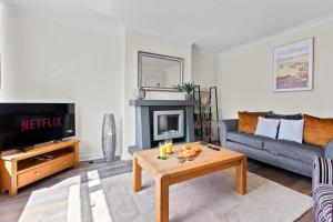 Great Sutton House Perfect for Contractors
