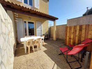 Maisonnette en duplex avec piscine et clim proche de la plage