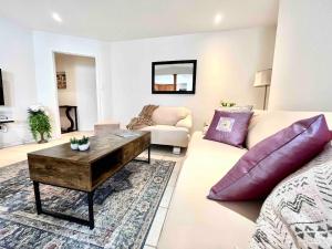 Prestige Pet friendly Private Suite with Free Parking