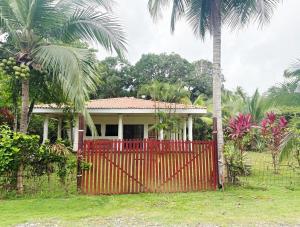 Private Pool Retreat 3min walk to Isla Palo Seco Beach, Sleeps 10, Casa Ylang Ayala