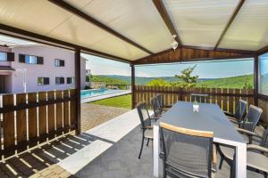 Villa Nori, a fantastic pool villa with a view