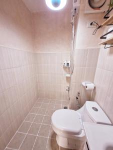 Vibrant Spacious Condo near SM East NU Medical City
