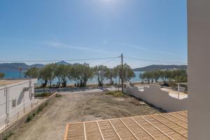 Alia Vourla Suites
