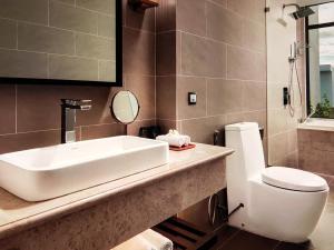 The Aqua Studios Bayview