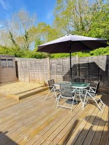 Modern 3BR House with Parking & Garden - Sleeps 6