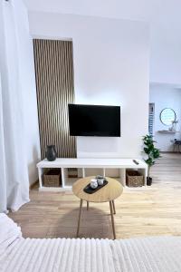 Destino Sunlit Haven - Penthouse & Big Terrace - Near Metro - Fast Fiber WiFi