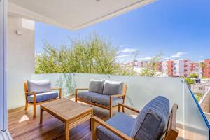 Stylish 3BR Downtown Cabo Condo Walk Everywhere