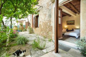 Apanemidi Traditional House with Pool