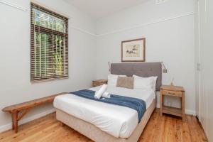 Seaside 2-Bedroom Apartment on Beach Road