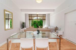 Seaside 2-Bedroom Apartment on Beach Road