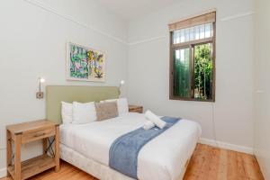 Seaside 2-Bedroom Apartment on Beach Road