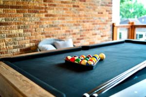 Cozy Upscale Montrose Loft Pool Table + Wine