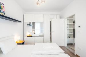 Blue Art Central Apartment - Private Parking