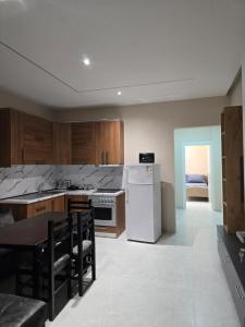 Kejdi Golem Central Apartment