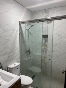 Modern appt with pool and easy access to beach