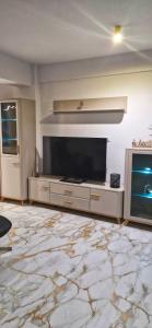 Solis - Sunny Modern Near Craiova Airport