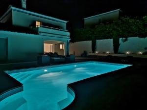 Luxury Villa in Cannes with Heated Pool