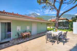 Sara’s Garden Home - Happy Rentals