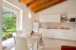 Sara’s Garden Home - Happy Rentals