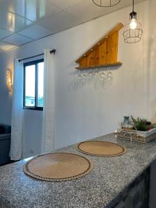 Retreat moderno con fogata