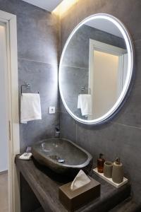 Lontos Luxury Seaside House