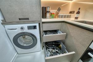 City CENTRAL Apartment - via Panoramica 38 - MALCESINE - Pool & Amazing Lakeview