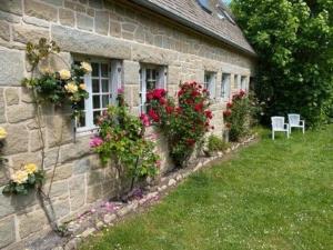 Maison bretonne cosy bord de mer & jardin clos