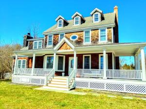 Shelter Island Spacious Family Home
