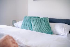Spacious 2 Bed House Games Room & Smart TV