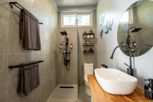 Modern, private 3-bed house in the heart of Dauin