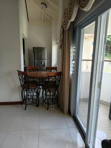 Gorgeous One Bedroom Apartment