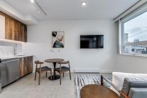 Modern Downtown Studio Walk to English Bay