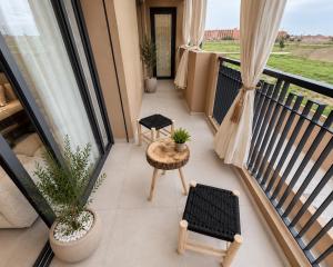 Luxury Apartment 2Bd Residence with Pool & Private Parking