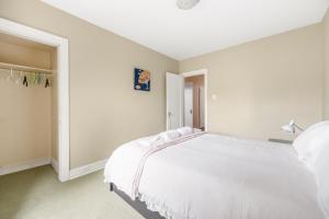 Point Grey 4BR Home near UBC Sleeps 10
