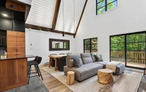 NEW! Ski-inOut Pedestrian Village + Swimming Pool