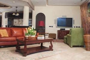 End Unit Penthouse at Esmeralda Private Jacuzzi