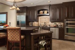 End Unit Penthouse at Esmeralda Private Jacuzzi