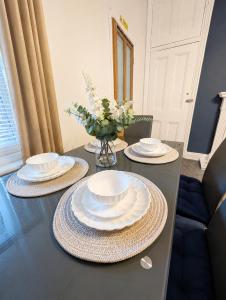 Alice Street Retreat - 1BR Sleeps 4 Street Parking