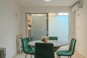 Casita Afremov 2 bedrooms beautiful & comfortable very close to a park, stores, and restaurants