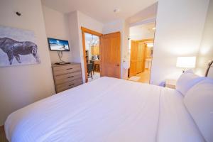 Expedition Station 8610 by SummitCove Lodging