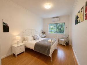 Spacious 5BR House Fireplace Garden Retreat