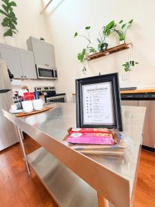 The Allman Loft, Walk to Food, Bars and Coffee
