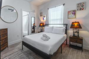 Spacious 3 bedroom influencer house in Houston