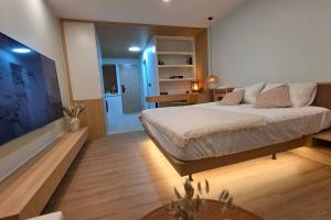 Panoramic sunset studio•4* resort•Huge pool•GYM