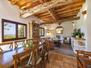 5-Bedroom Villa Near Southwest Beaches