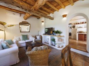 5-Bedroom Villa Near Southwest Beaches