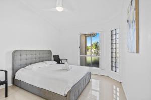 Waterfront Home, Pool, Jetty, Helensvale