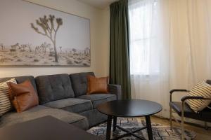 Quiet & Walkable: Stampede, BMO, Nightlife & Eats!