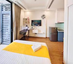 Peaceful Balcony Studio Apartment at Green Bay Residence Hanoi for Couples