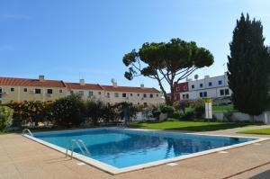 Apartamentos Mouraliz hotel, 
The Algarve, Portugal.
The photo picture quality can be
variable. We apologize if the
quality is of an unacceptable
level.